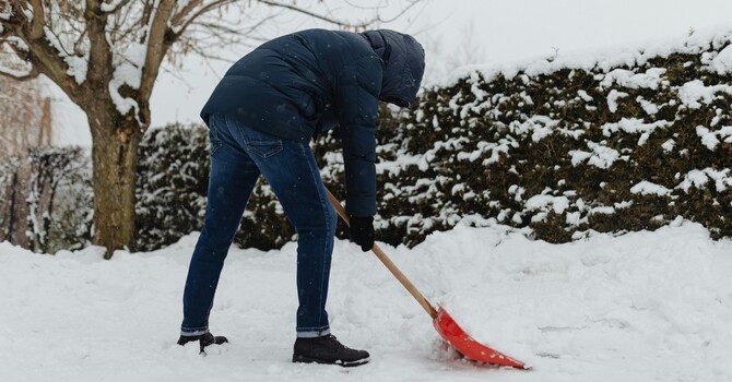  Blog Post: Safe Shoveling Tips from Cuyuna Chiropractic